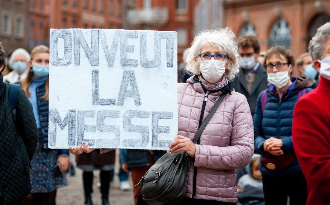 Famille Chrétienne – Messes limitées à 30 personnes : les catholiques furieux contre le maintien de la jauge